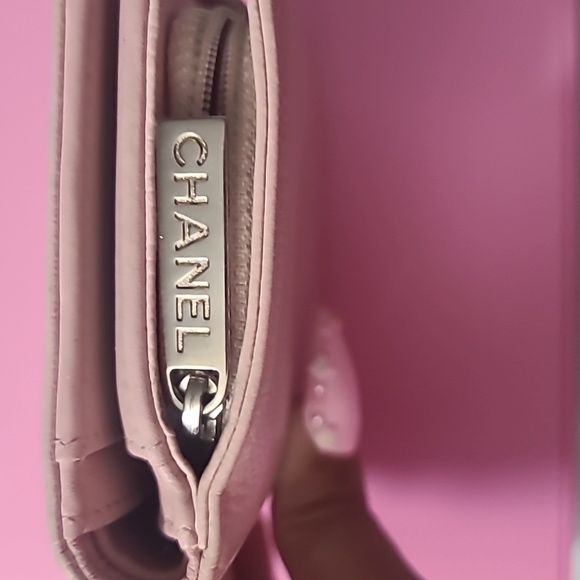 Chanel pink bifold wallet - Picture 7 of 8
